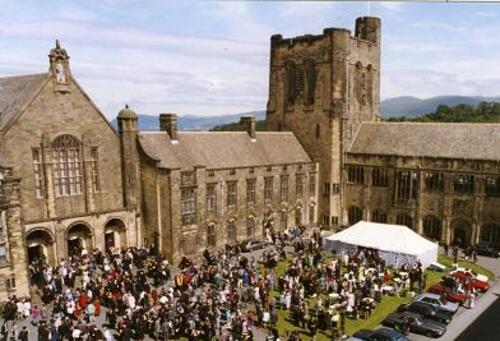 威爾斯大學班哥校區<br /><small>University of Wales, Bangor</small>