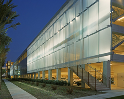 加州州立大學福樂頓分校<br><small>California State University, Fullerton</small>產品圖